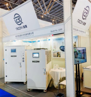 Augstas un zemas temperatūras testa vienība debitē automobiļu testēšanas izstādē